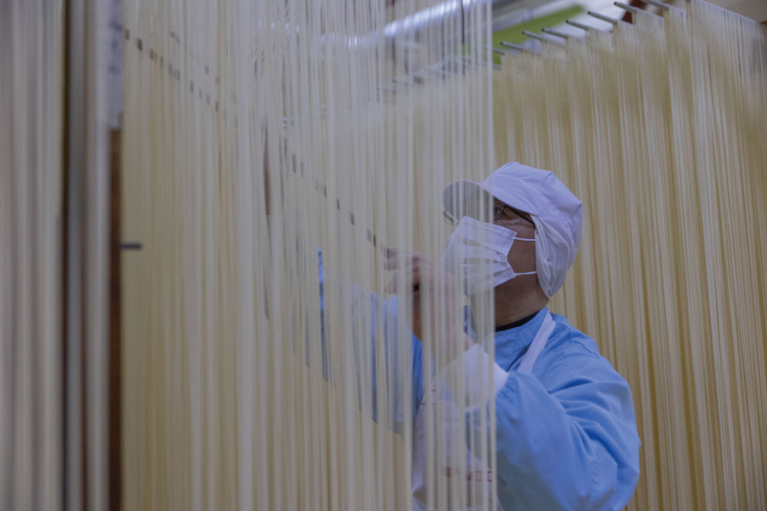 職人の手延べ工程